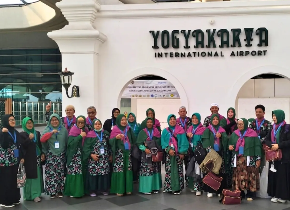 Dokumentasi keberangkatan jamaah Amiru Tour 8